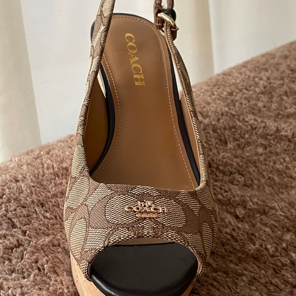 COACH women’s 8.5 wedges. - Picture 6 of 8